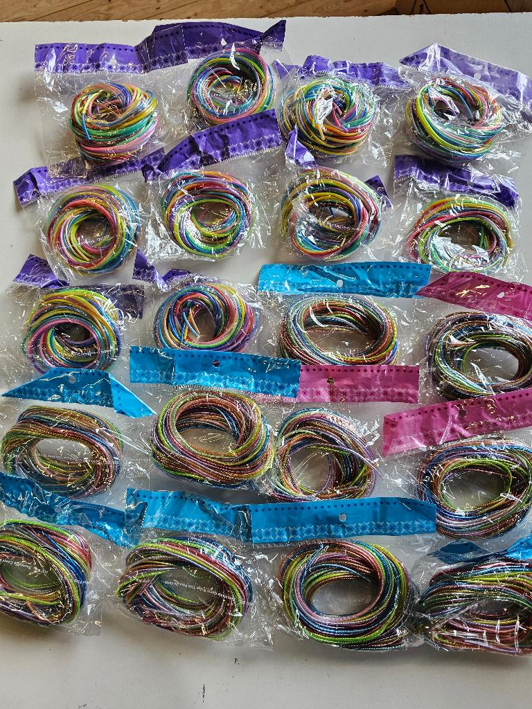 30 pakjes scoubidou touwtjes a 10 stuks, Ophalen of Verzenden, Nieuw