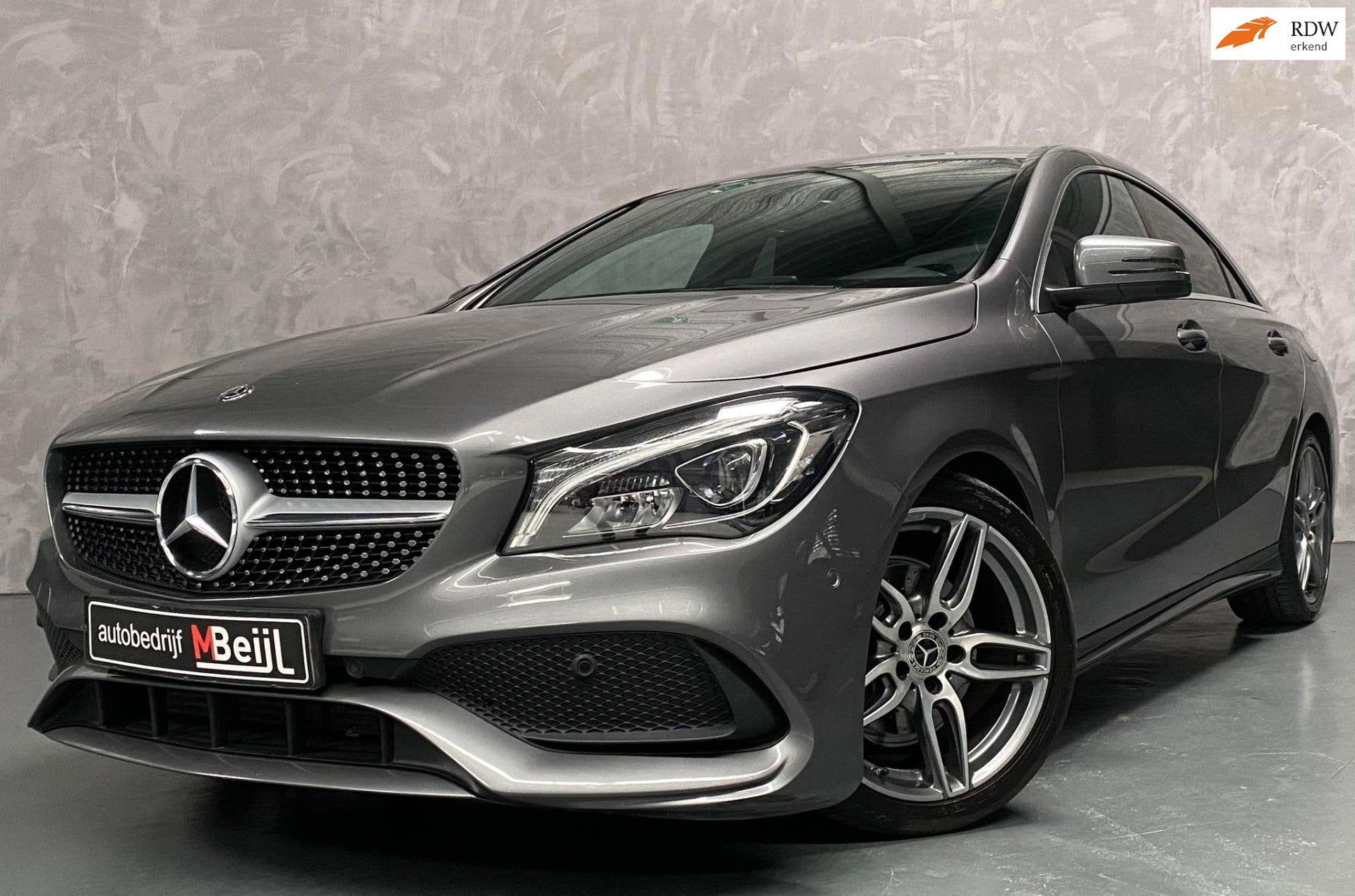Mercedes-Benz CLA-klasse CLA180 Business Solution AMG /Led /, Auto's, Gebruikt, Euro 6, 4 cilinders, 715 kg