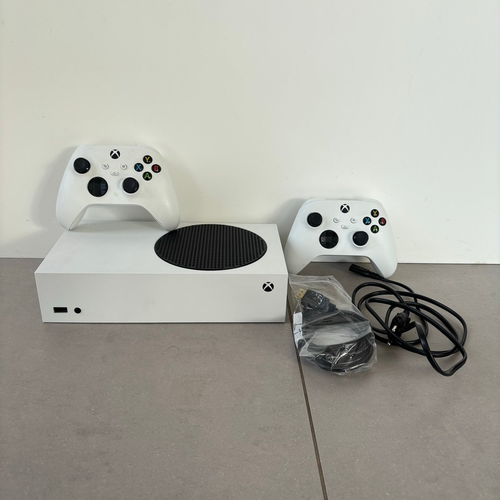 Xbox Series S 512gb (2021 model) met 2 controllers