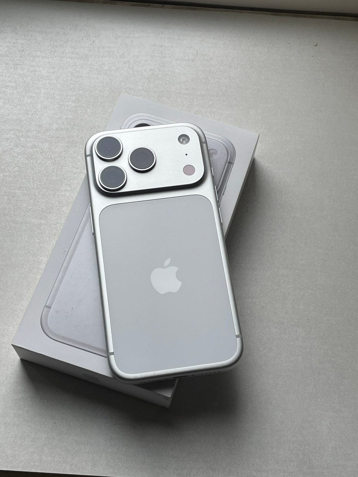 Apple iPhone 17 Pro, 256GB, Zilver, Nieuwstaat, 66 cycli, Telecommunicatie, Mobiele telefoons | Apple iPhone, Overige modellen