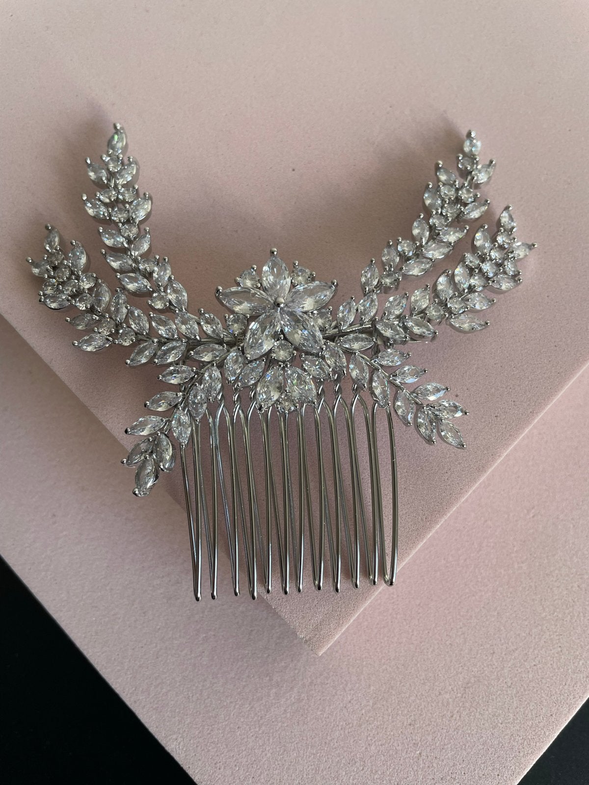 Haarkam met kristallen - Bruiloft/Feest haaraccessoires, Ophalen of Verzenden, Zo goed als nieuw