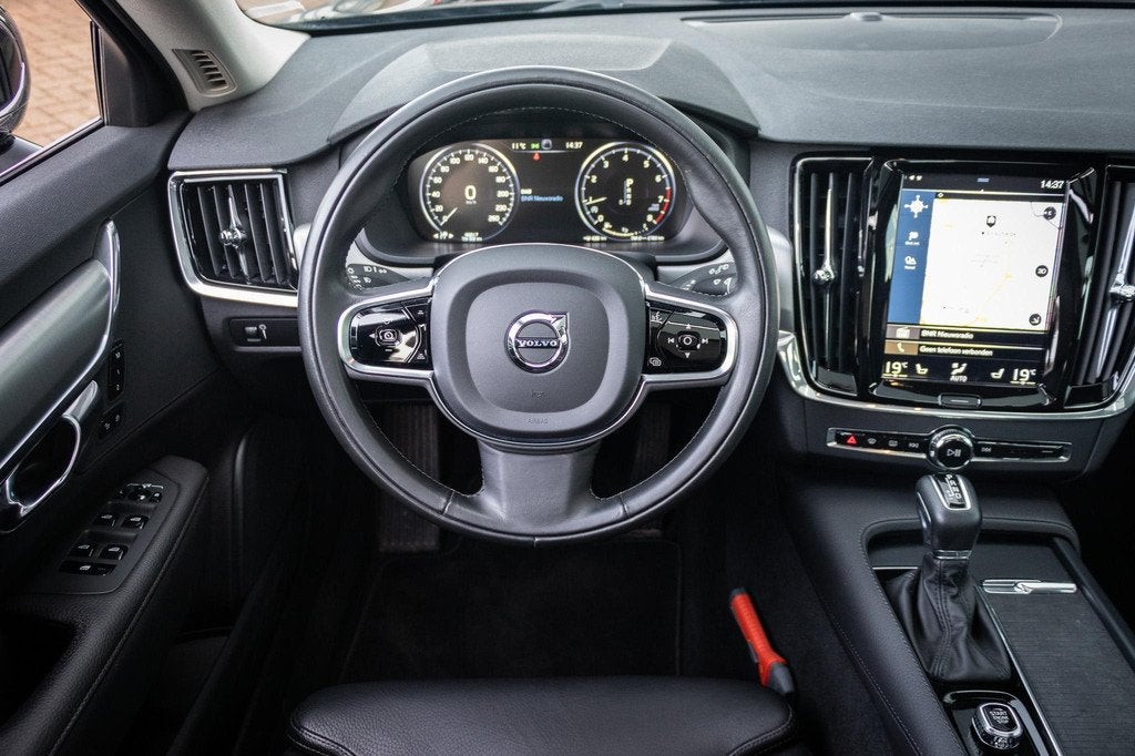 Volvo V90 2.0 T4 Momentum Pro | Adaptieve Cruise Control | S, 12 maanden, 15 km/l, Euro 6, 1616 kg