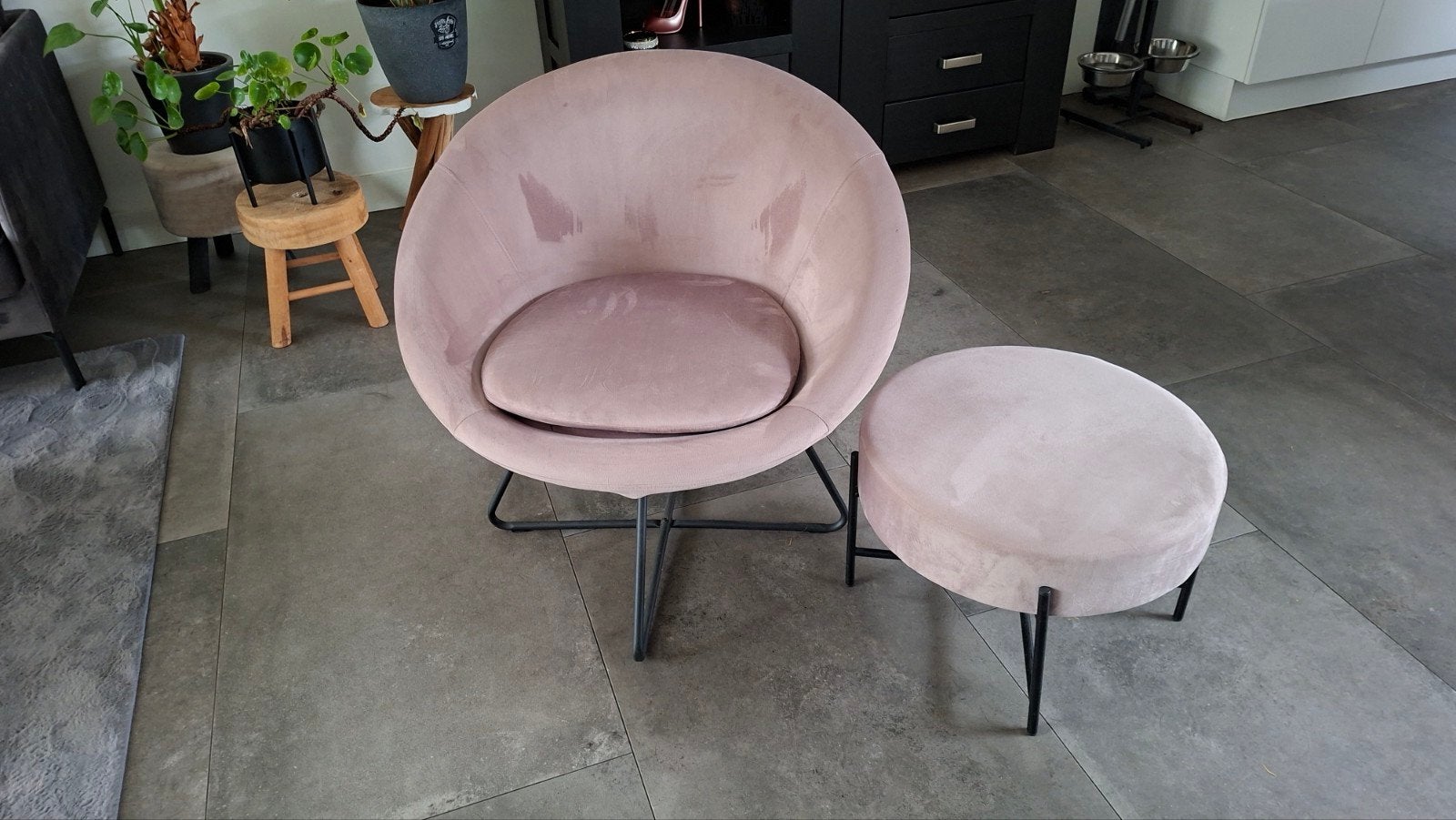 Roze velours stoel (Wehkamp) met poef (Light & Living), Gebruikt, Overige kleuren, Ophalen of Verzenden, Eén