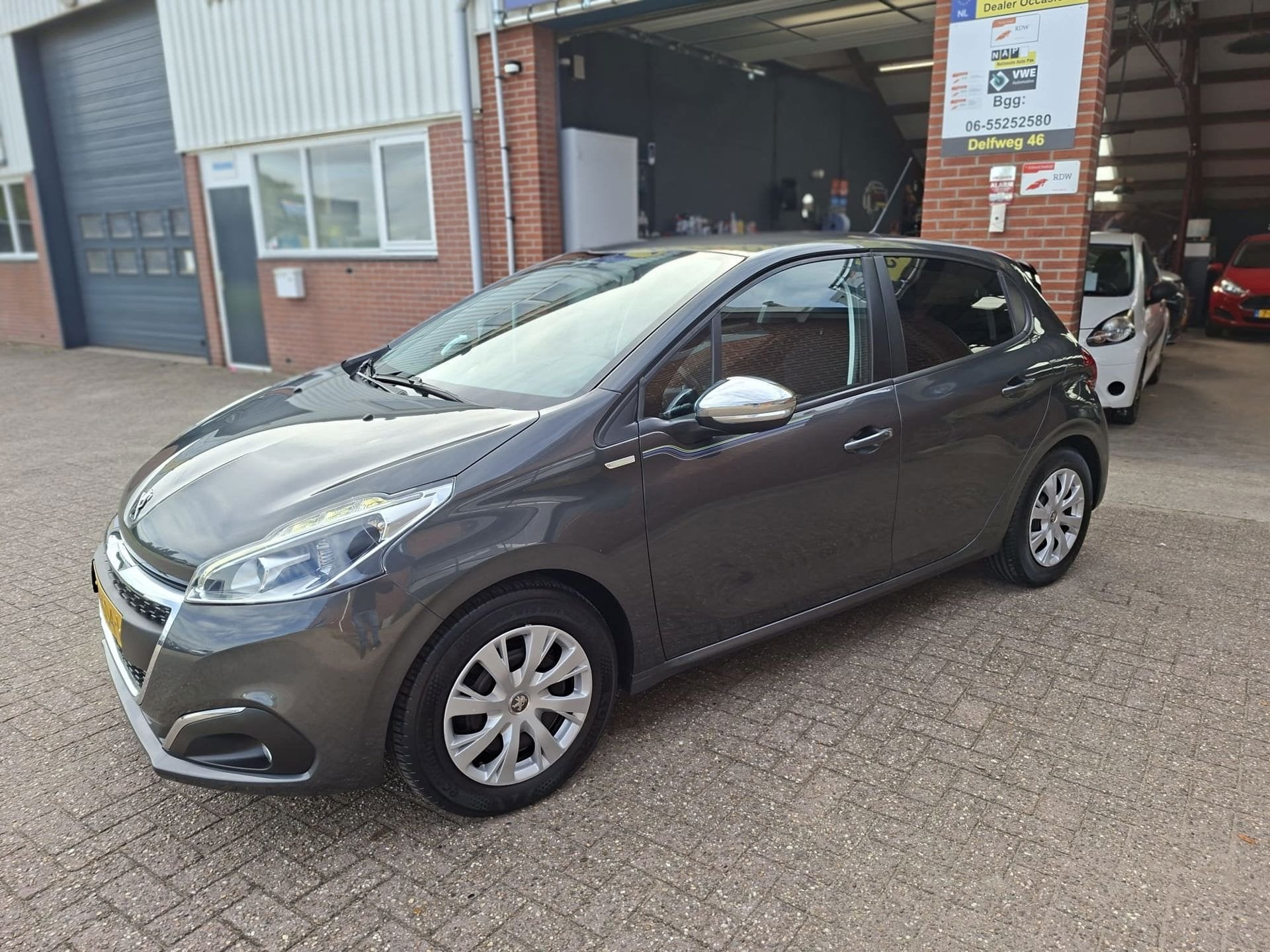Peugeot 208 1.2 PureTech Urban Soul Dealer oh. Airco, Navi, Auto's, Voorwielaandrijving, Stof, Gebruikt, 1199 cc