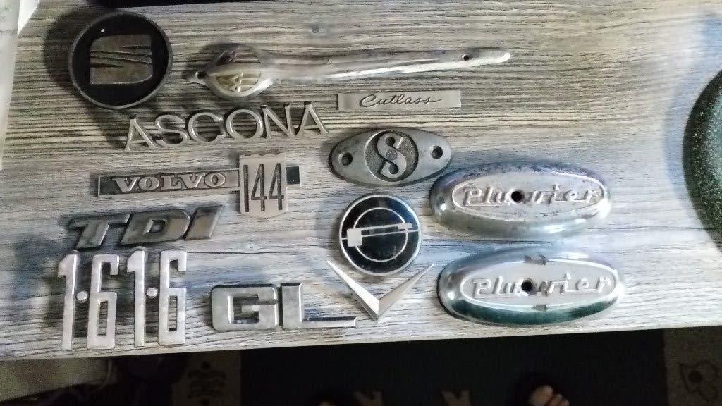 Diverse auto emblemen en logo's - Volvo, Opel, Seat, Auto-onderdelen, Klein materiaal, Ophalen of Verzenden, Gebruikt, Opel