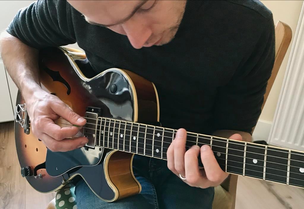 Gitaarles / Guitar lessons in Scheveningen, €27/45min, Komt aan huis, Snaarinstrumenten