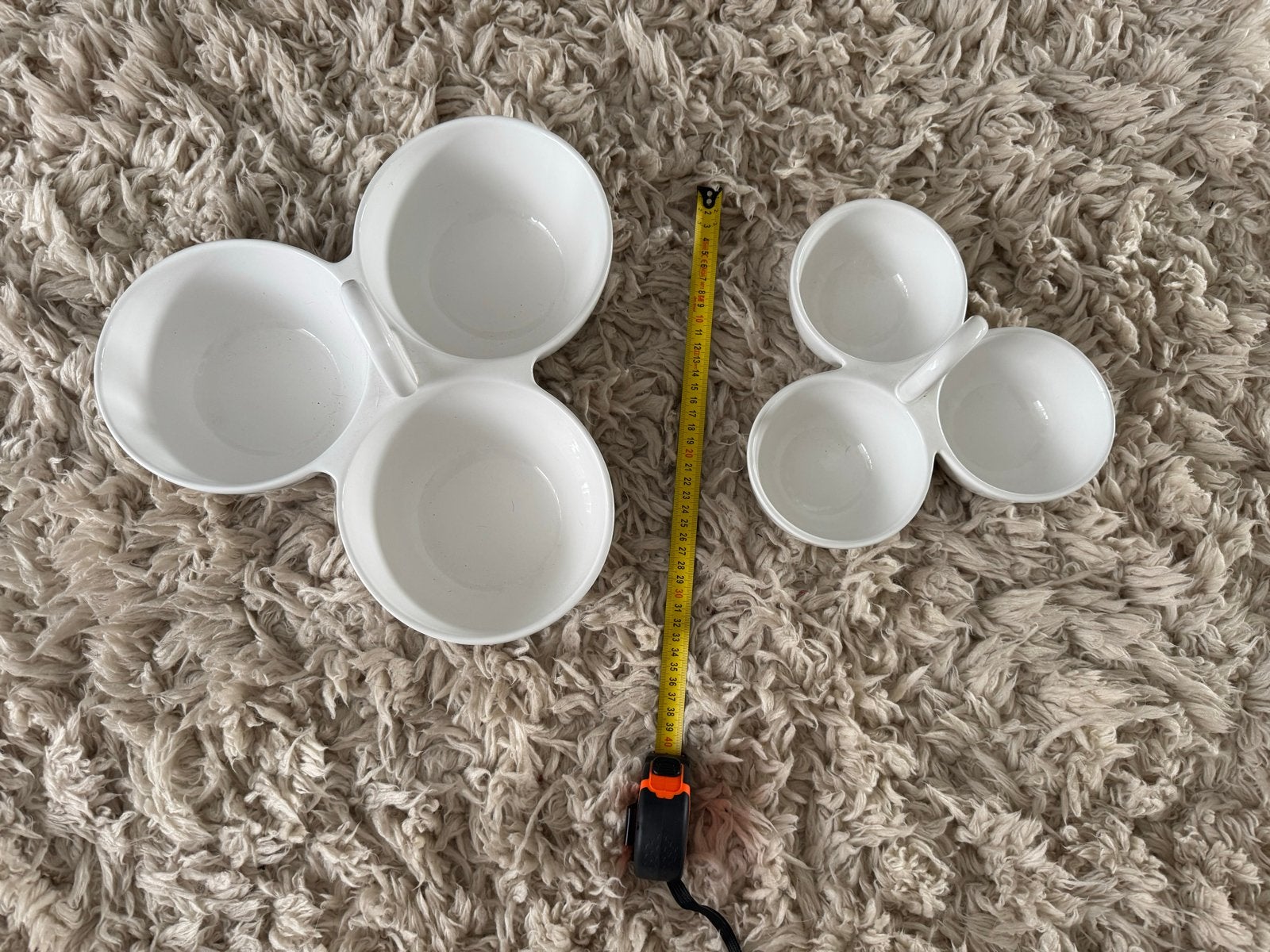 Set van 2 Witte Snackschalen/Dienbladen - Gebruikt, Huis en Inrichting, Ophalen, Kunststof, Schaal, Zo goed als nieuw