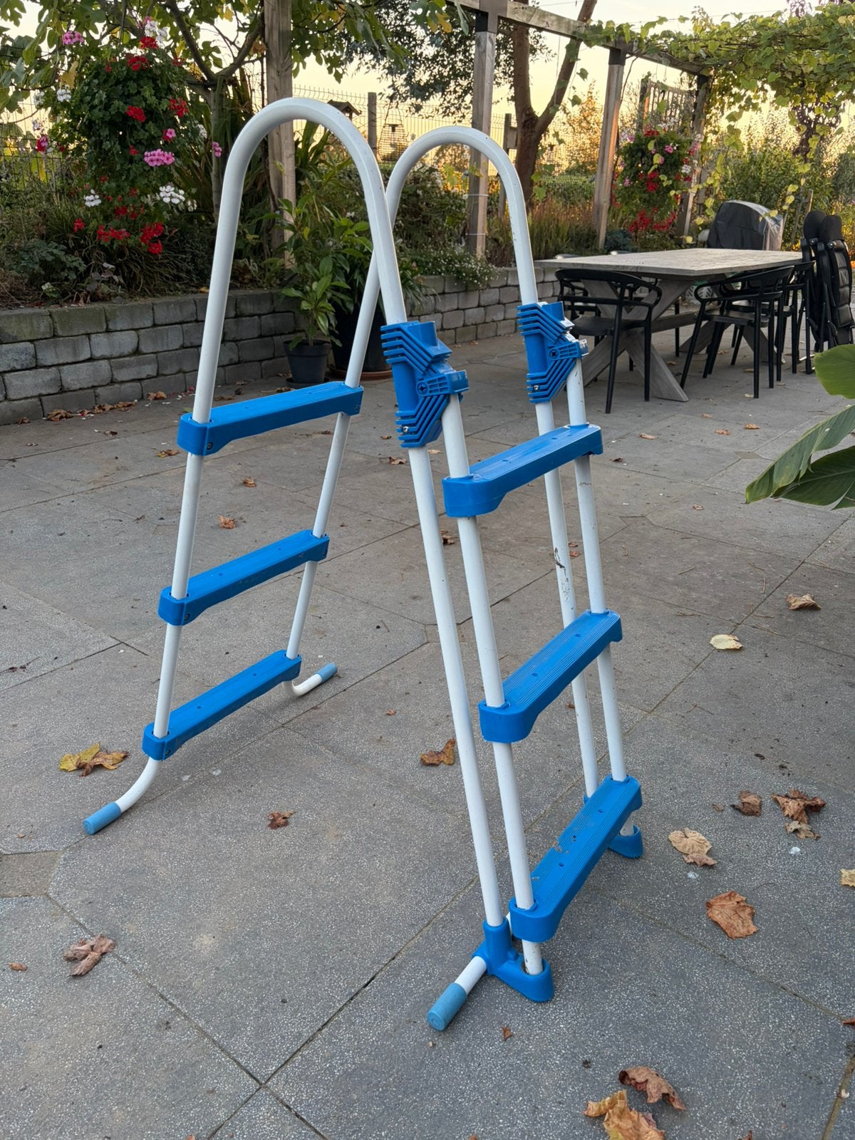 Gratis zwembadtrap, Ophalen, Zo goed als nieuw