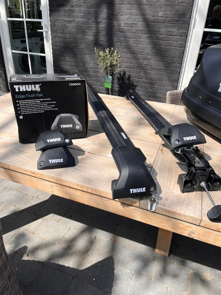 Thule Wingbar Edge Flush dakdragers +ophangsysteem, Ophalen, Zo goed als nieuw