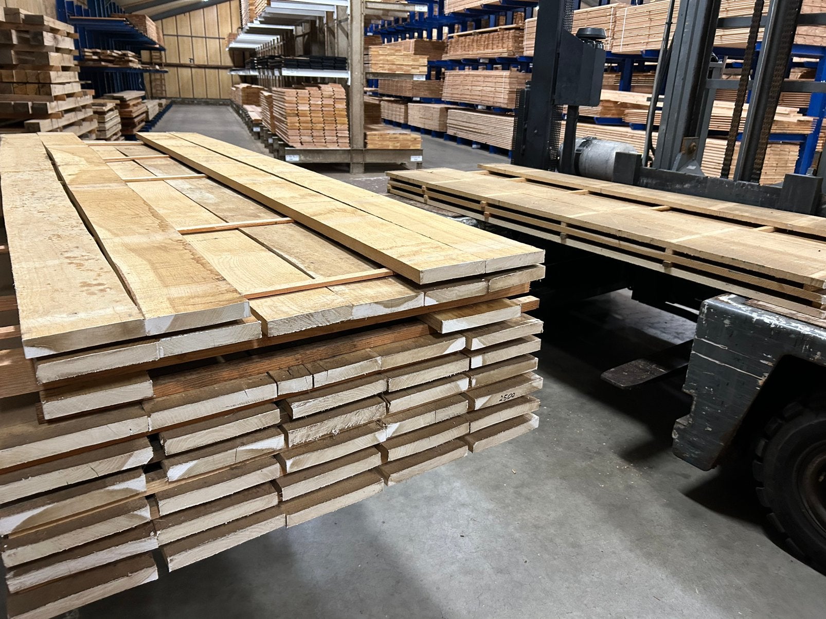 Rustiek eiken planken fijnbezaagd droog, Ophalen, Zo goed als nieuw, 250 cm of meer, Planken