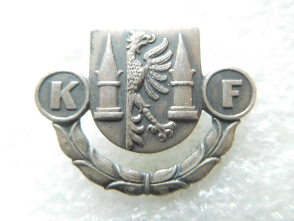 K.F. Speldje / pet embleem / met Adelaar en Granaten, Ophalen of Verzenden, Gebruikt, Overige onderwerpen, Speldje of Pin