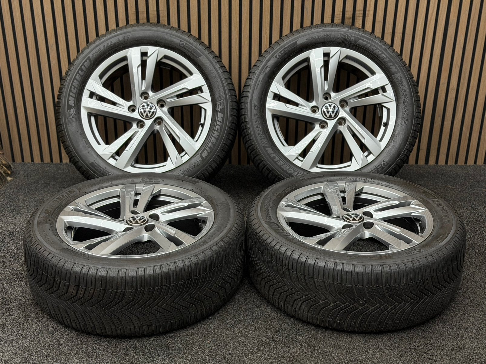 Originele 17 inch VW T-Roc Passat Valencia 5x112 All Season, Ophalen, 215 mm, ., Banden en Velgen