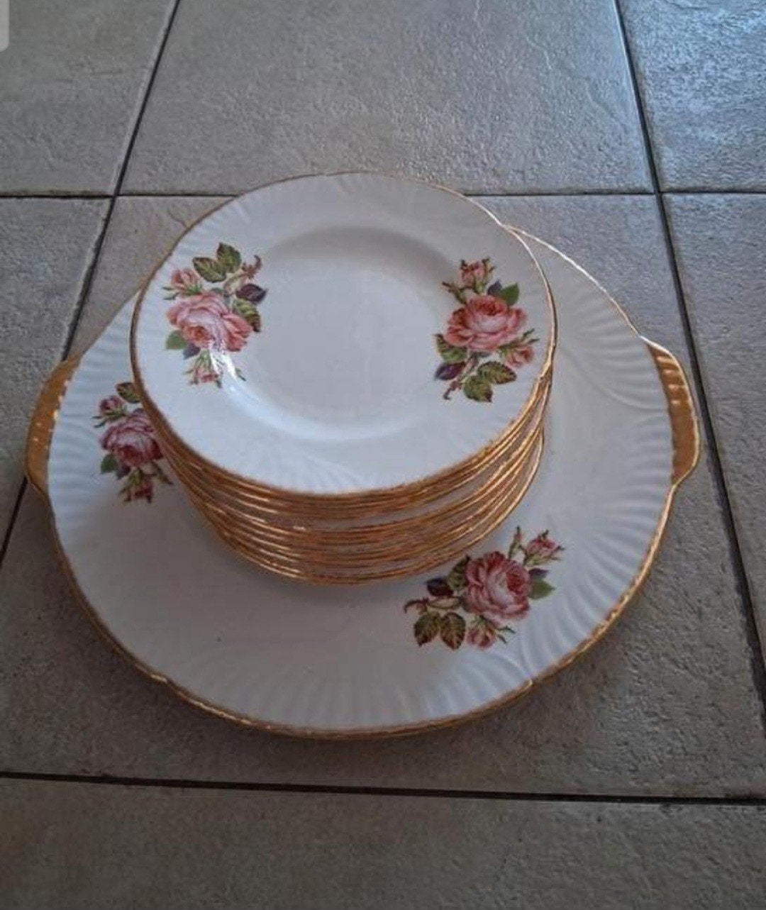 Gebakstel ROYAL QUEEN PRIORY DALE DERBYSHIRE BONE CHINA, Antiek en Kunst, Ophalen of Verzenden