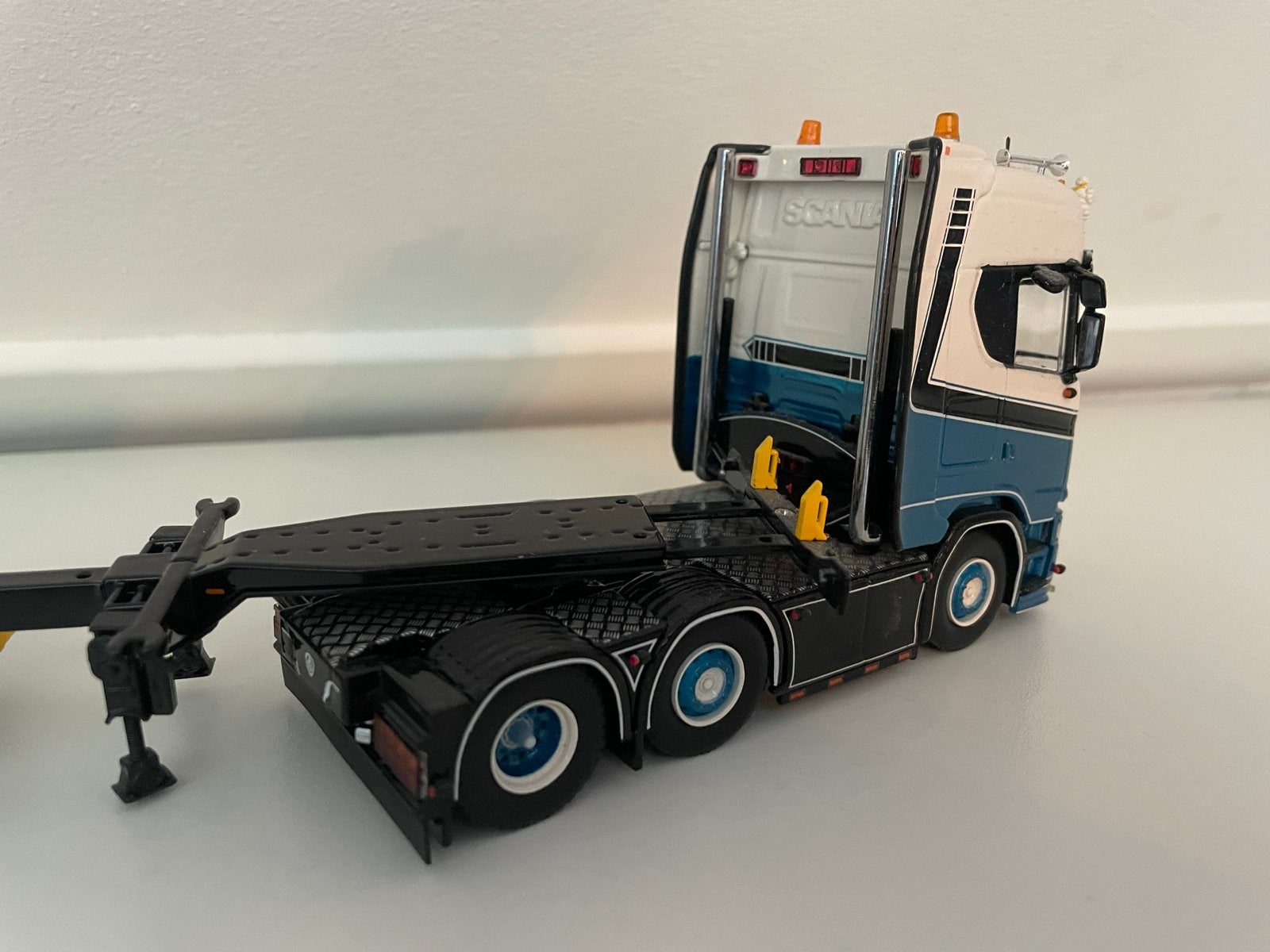 Tekno Scania BD Logistics Nieuwstaat met doos en certificaat, Hobby en Vrije tijd, Modelauto's | 1:50, Ophalen of Verzenden, Nieuw
