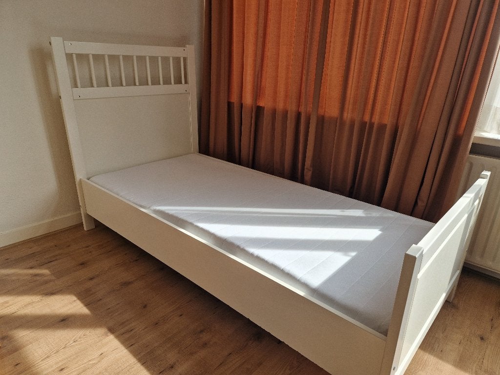 IKEA HEMNES eenpersoonsbed wit, incl. matras en lattenbodem, Ophalen, 90 cm, Eenpersoons, Wit