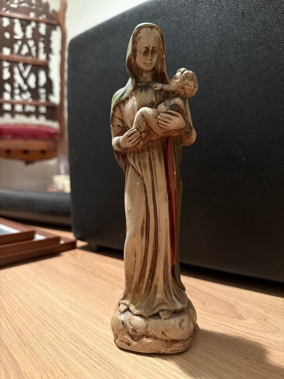 Vintage Mariabeeld met kindje Jezus - Religieuze sculptuur, Ophalen, Handgemaakt, 20 - 50 cm, Steen of Keramiek