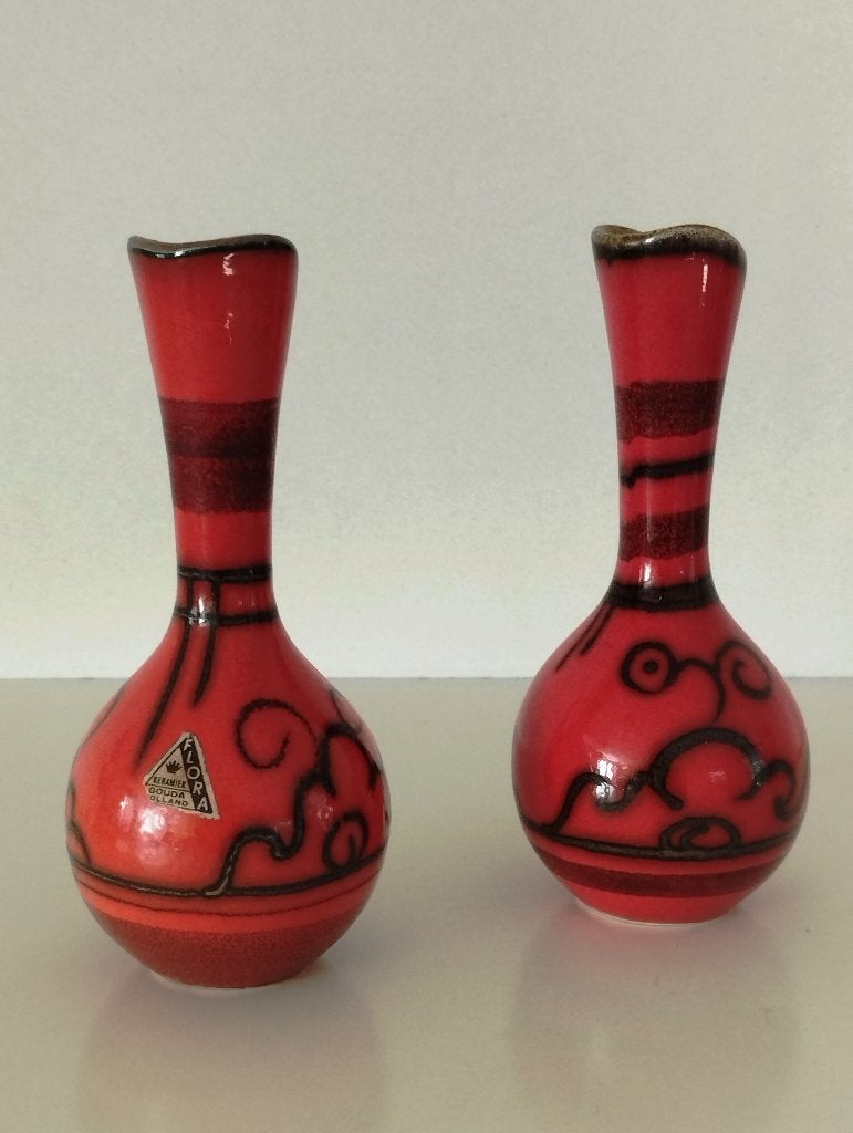 Flora Gouda Holland plateel vaasje Tokio rood zwart oker, Antiek en Kunst, Ophalen of Verzenden