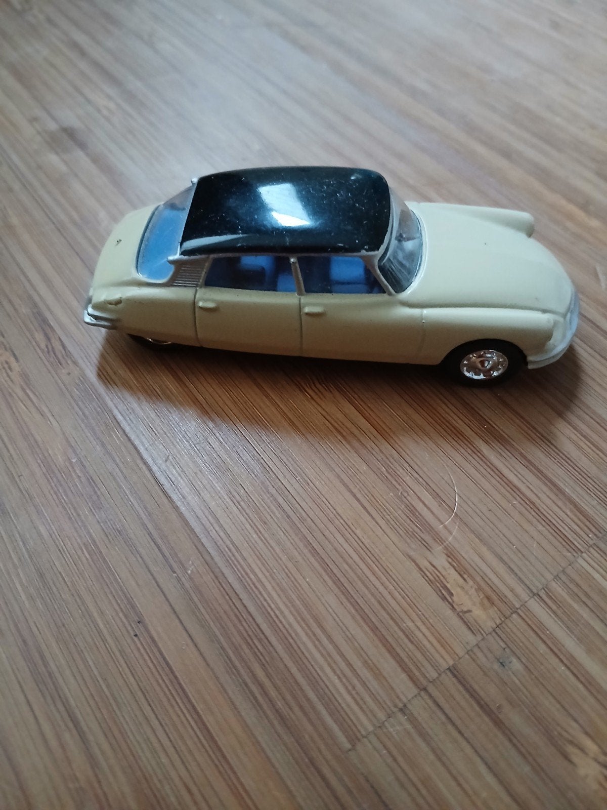 Vintage Citroën DS modelauto - Crèmekleurig met zwart dak, Ophalen of Verzenden, Gebruikt, Afstandsbediening