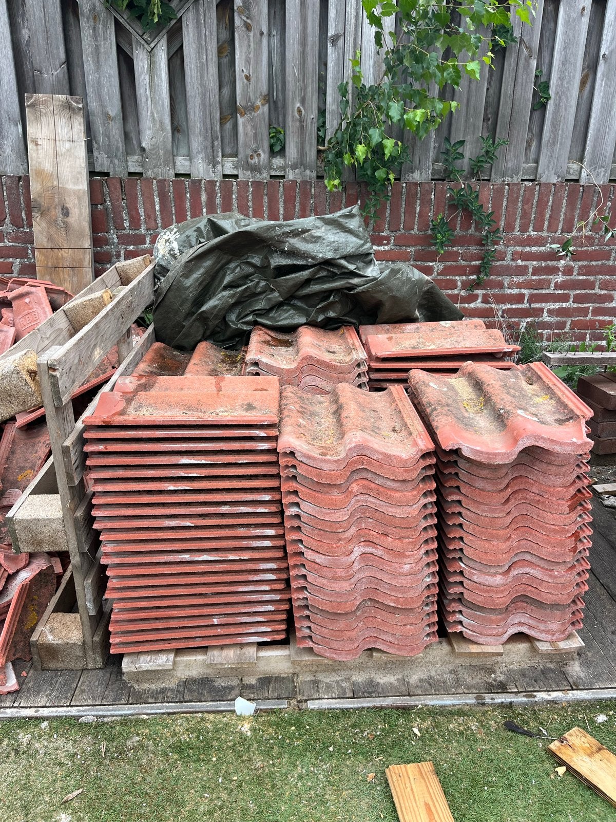 Gebruikte Sneldek dakpannen, rood, ca. 15 m², Doe-het-zelf en Verbouw, Dakpannen en Dakbedekking, Gebruikt, Steen of Klei, Ophalen of Verzenden