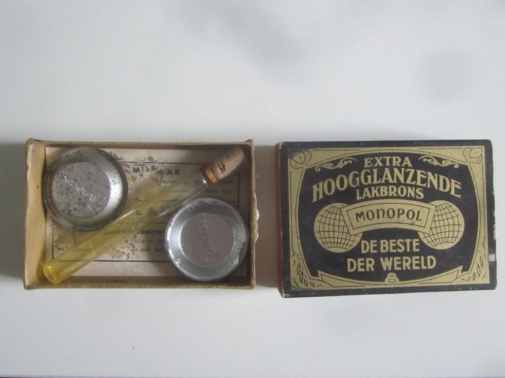 Schuifdoosje met set Monopol lakbrons. Schuifdoosje karton i, Antiek en Kunst, Ophalen of Verzenden