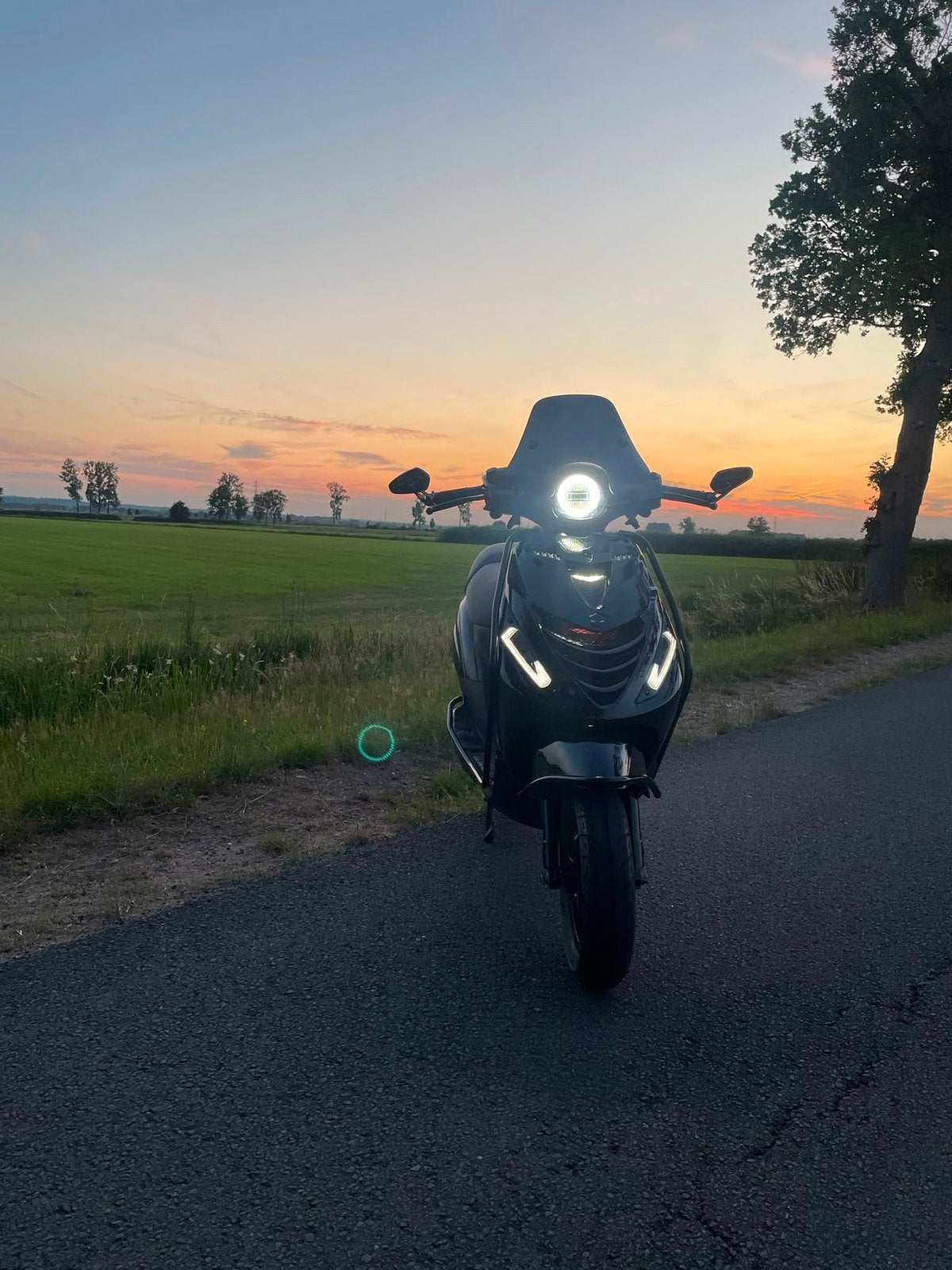 Piaggo Zip 4t3v euro5 Zwart vol opties Akrapovic, Malossi, Ophalen, Zo goed als nieuw, Benzine, Zip