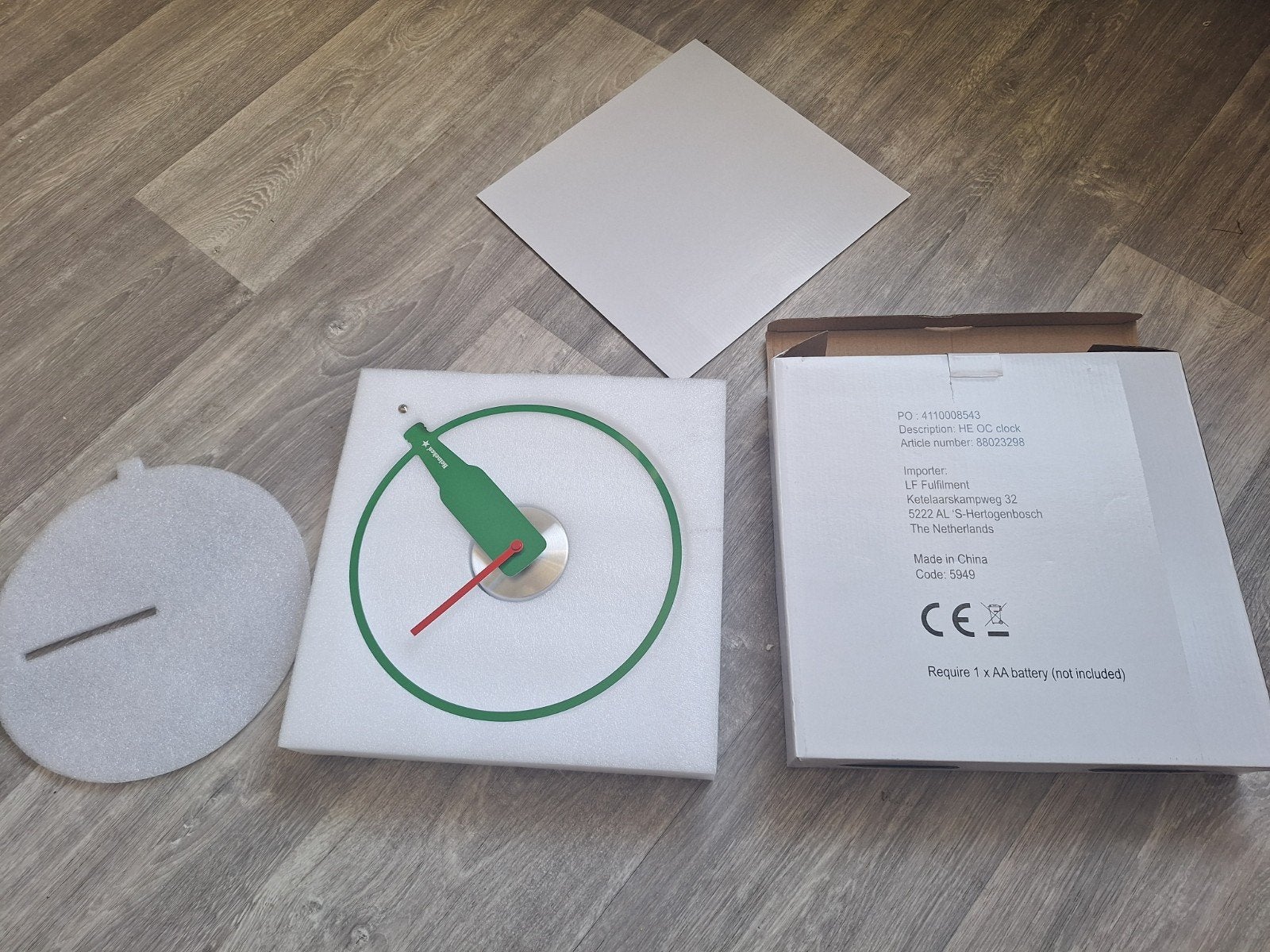 Unieke zeldzame heineken Wandklok Nieuw in doos, Ophalen of Verzenden, Nieuw, Analoog, Wandklok