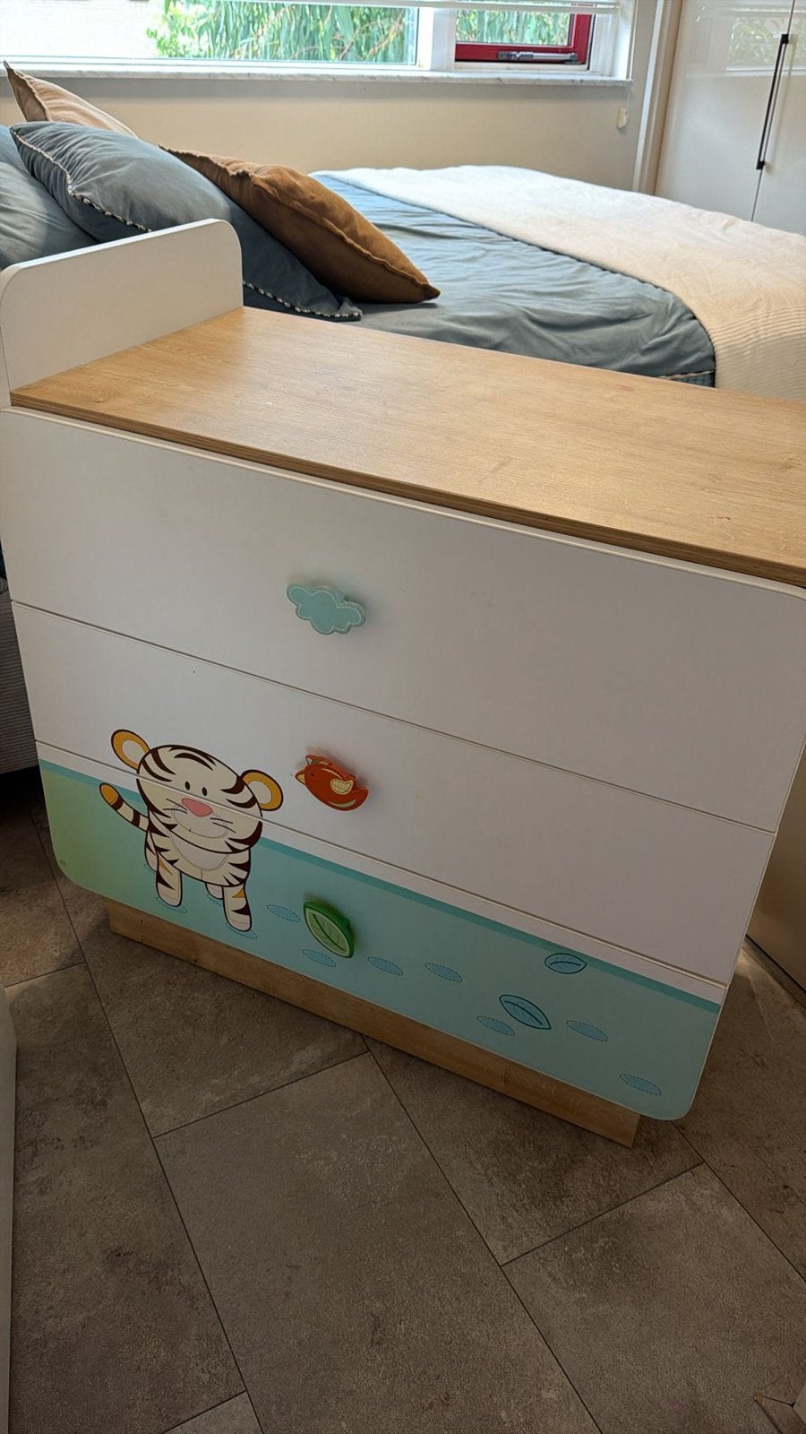 Baby commode met leuke dierenprint, Kinderen en Baby's, Gebruikt, 50 tot 70 cm, Ophalen of Verzenden, 75 tot 100 cm