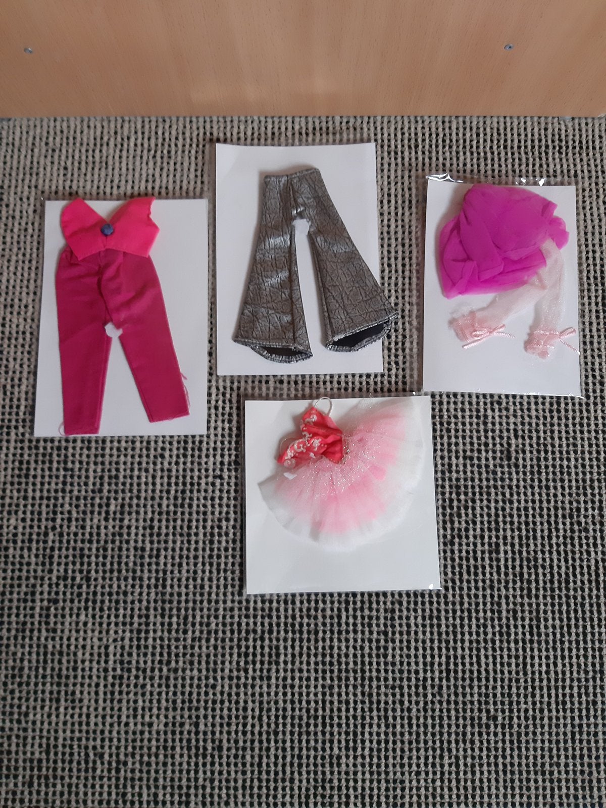 Barbie kleding, schoenen , tassen, accessoires, Ophalen of Verzenden, Zo goed als nieuw