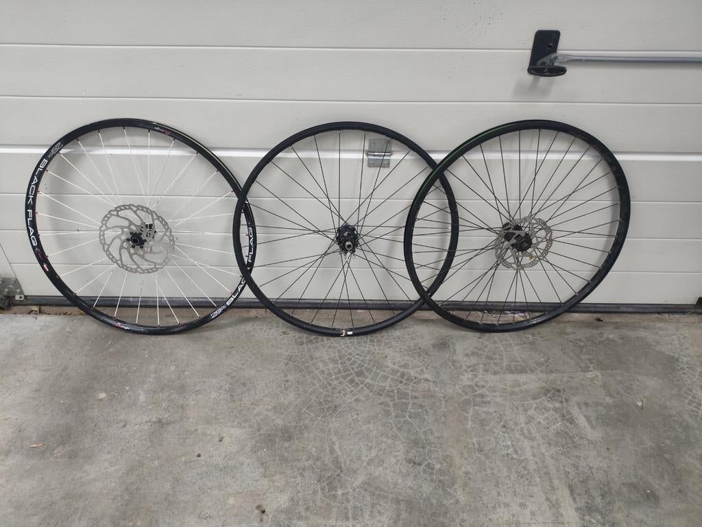 Diverse wielen 28/29 inch, Fietsen en Brommers, Fietsonderdelen, Ophalen of Verzenden, Zo goed als nieuw, Band, Aluminium