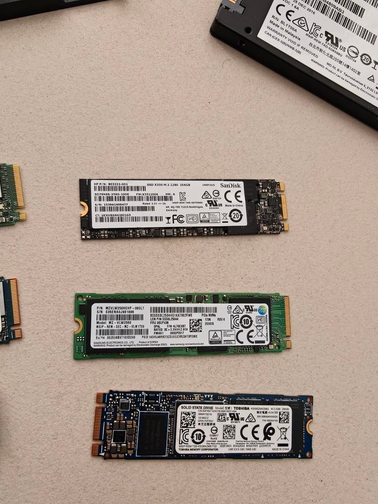 Harde Schijven SSD NVMe M.2 256GB & 512GB, Computers en Software, Dockingstations, Ophalen of Verzenden, Gebruikt