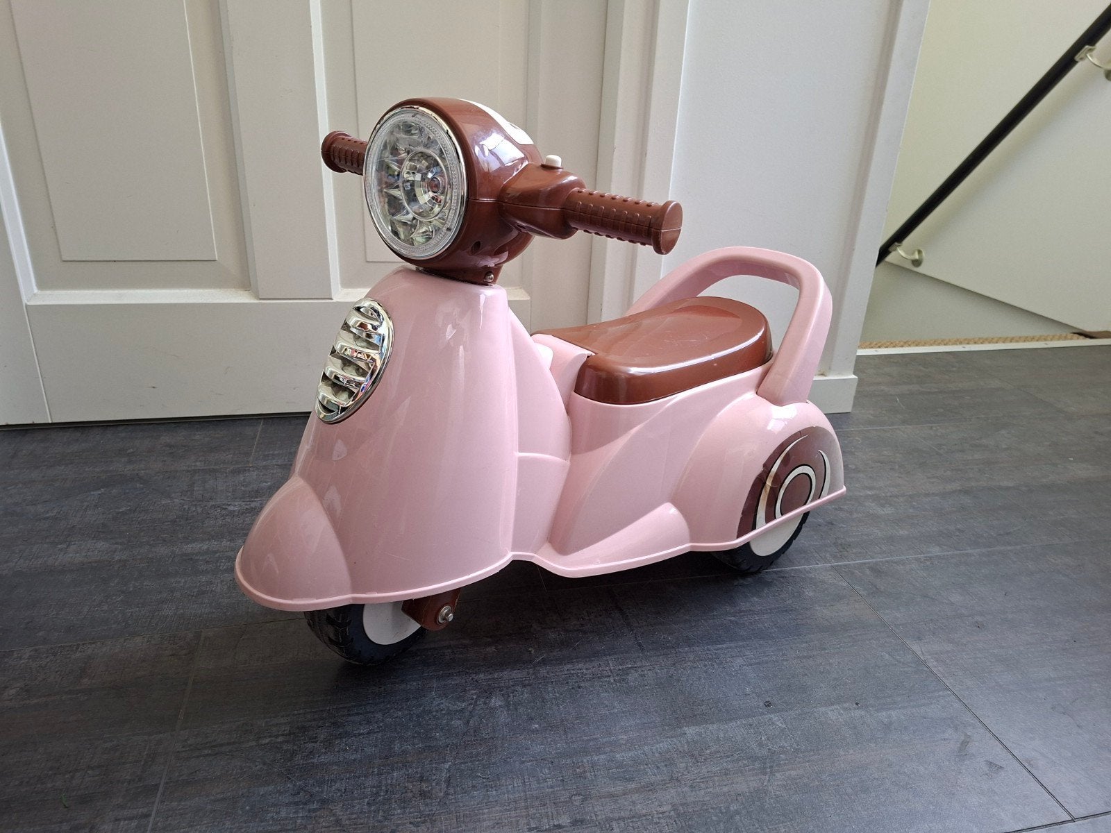 EZ Play & Fun loopscooter roze met licht en geluid, Ophalen, Gebruikt
