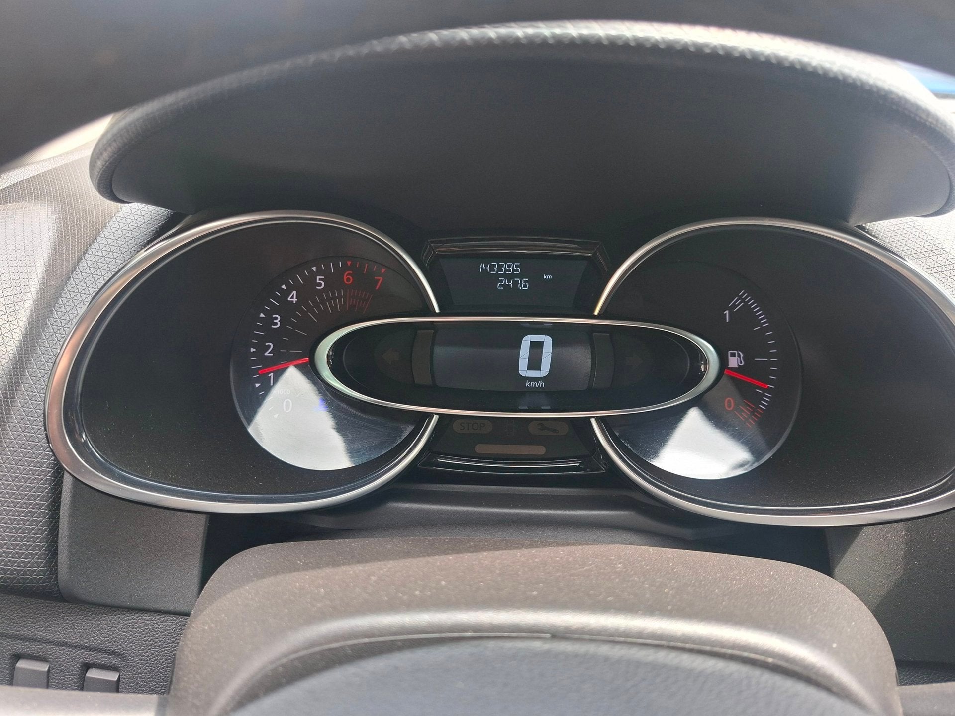 Foto 19 van Renault Clio 0.9 TCe Limited PDC Navi Airco Cruise Isofix