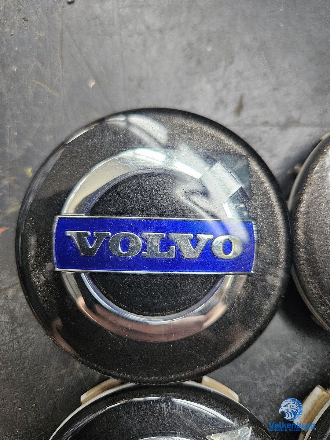 ORIGINELE Volvo naafkap naafdop zwart blauw chroom, Auto diversen, Gebruikt, -, Verzenden, -