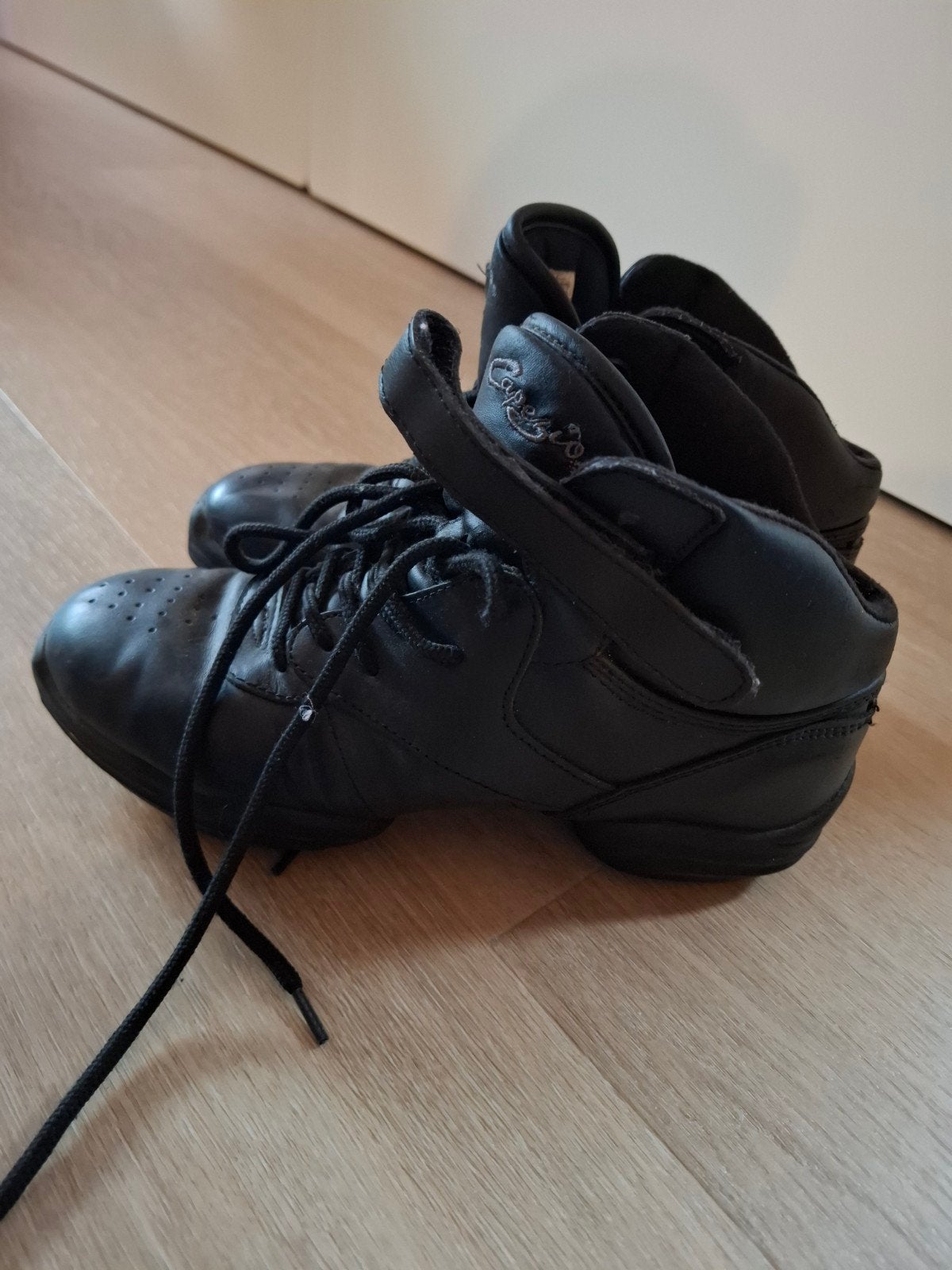 danssneakers capezio maat 40, Ophalen, Zo goed als nieuw, Schoenen