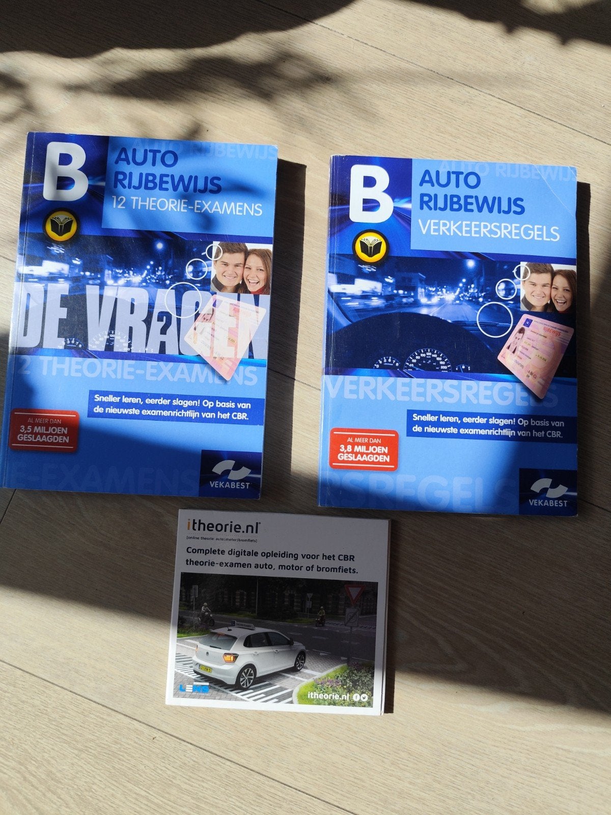 Auto Rijbewijs Theorieboek + oefenexamenboek, Ophalen of Verzenden, Zo goed als nieuw, Niet van toepassing, Vekabest