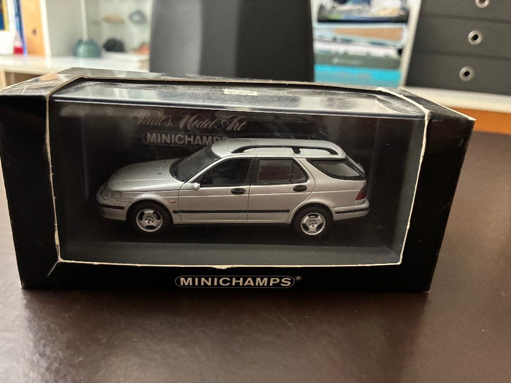 Model Saab 9-5 stationwagen 1:43 Minichamps, Hobby en Vrije tijd, Modelauto's | 1:43, Ophalen of Verzenden, Zo goed als nieuw