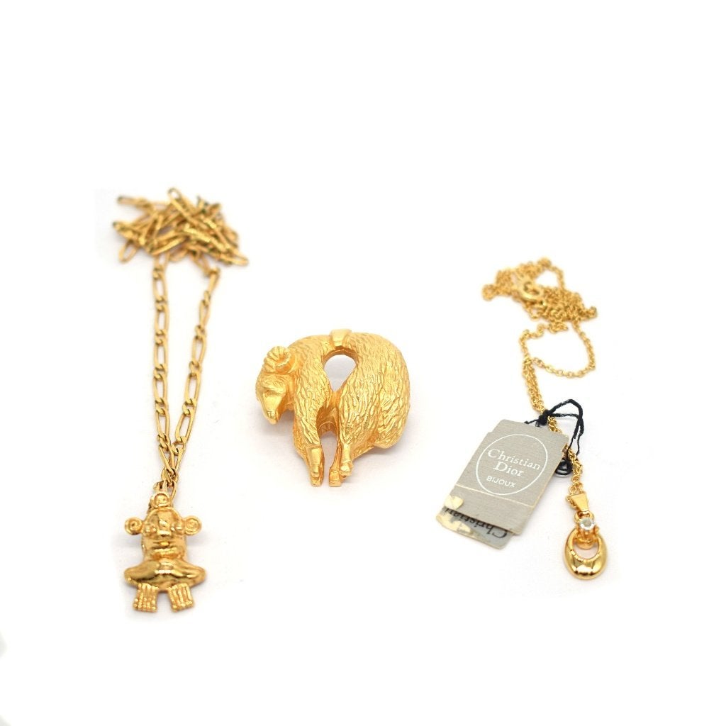 2 vergulde kettingen met hangers & broche “Gulden Vlies”, Ophalen, Goud, Overige materialen, Met hanger