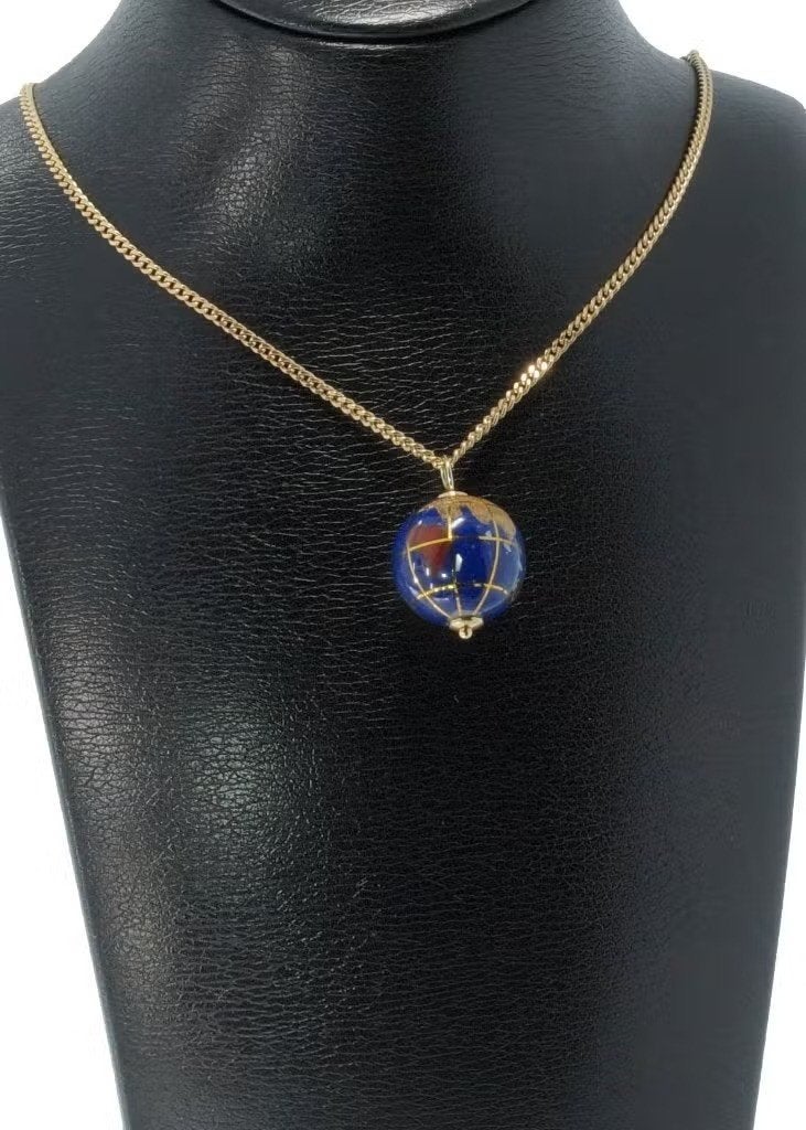 Wereldbol globe 18k gouden ketting hanger Lapis Lazuli, Voordeelsieraden, Ophalen of Verzenden, Zo goed als nieuw, Postbus 163, 8320 AD Urk