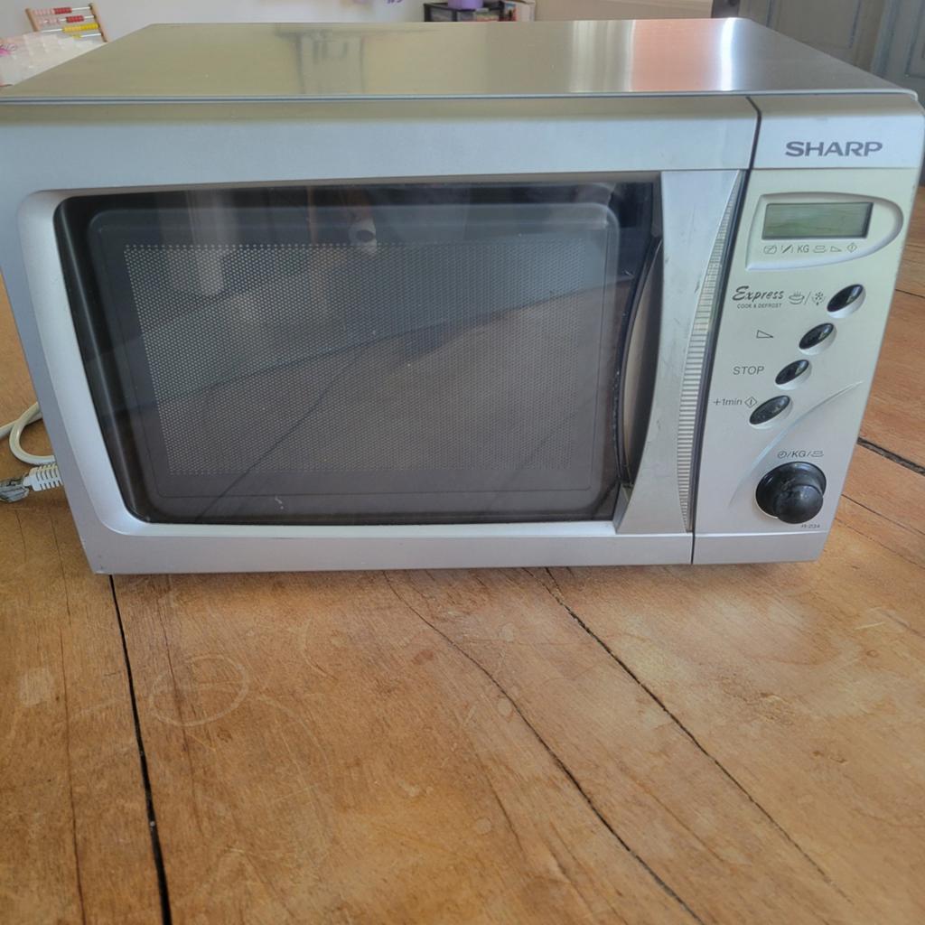 Sharp Magnetron R-234 Zilver – Werkt Goed
Nette Sharp, Ophalen of Verzenden, Gebruikt, Oven, Draaiplateau
