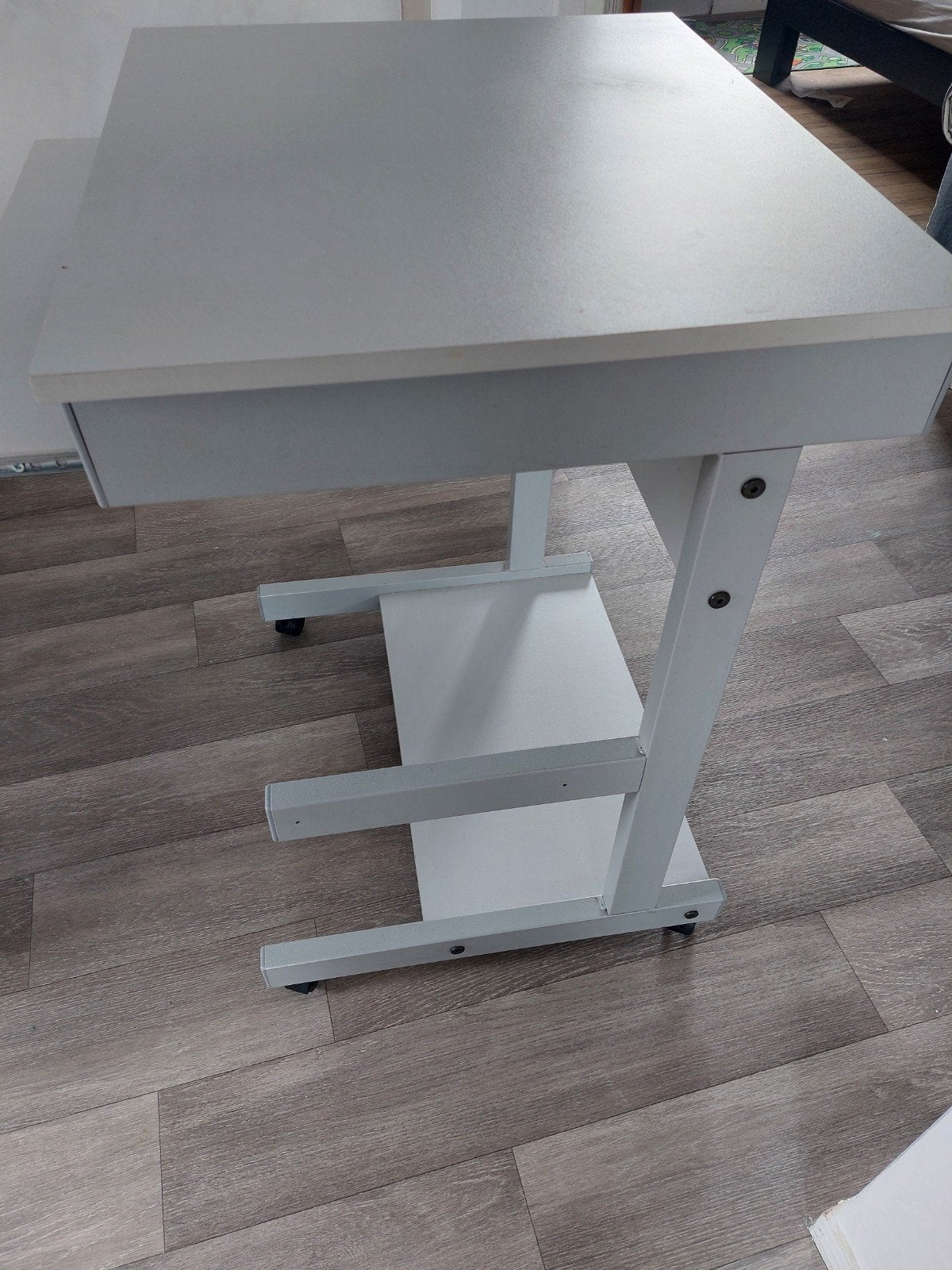 Compact computerbureau met uitschuifbaar toetsenbordblad, Ophalen, Gebruikt, Spaanplaat of MDF, 50 cm