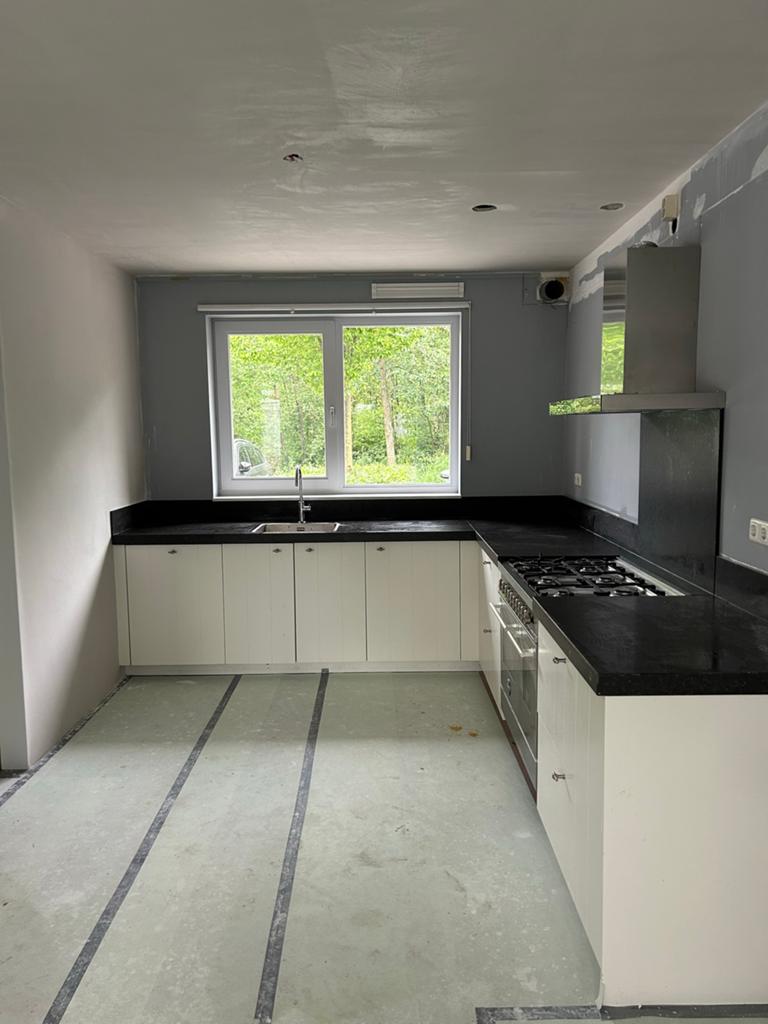 Complete gebruikte keuken met gasfornuis en afzuigkap, Ophalen, Gebruikt, Wit, Hoekkeuken