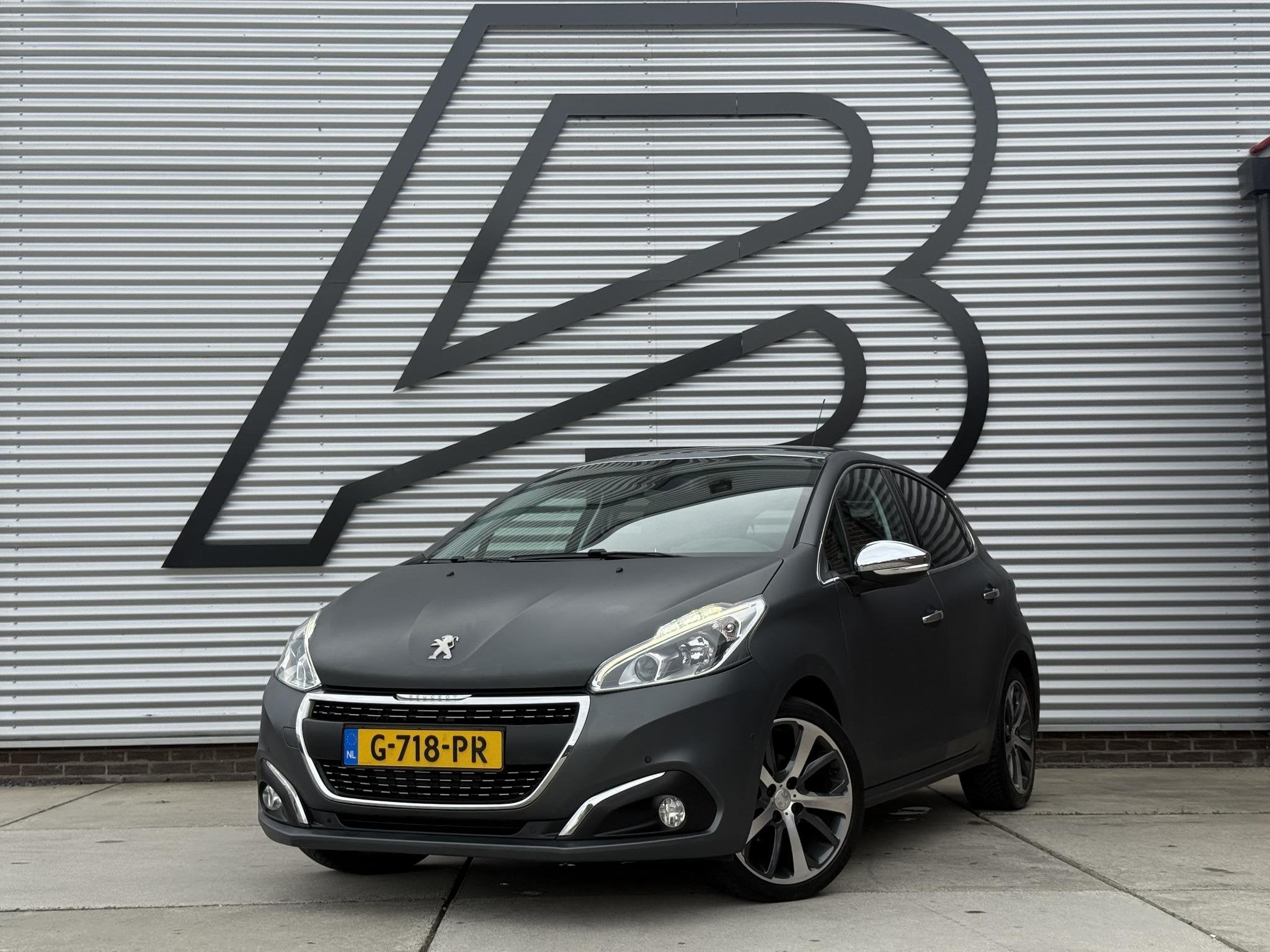 Peugeot 208 1.2 PureTech Roland Garros 2e Eigenaar|Navi|Came, Voorwielaandrijving, Euro 6, Leder en Stof, 23 km/l