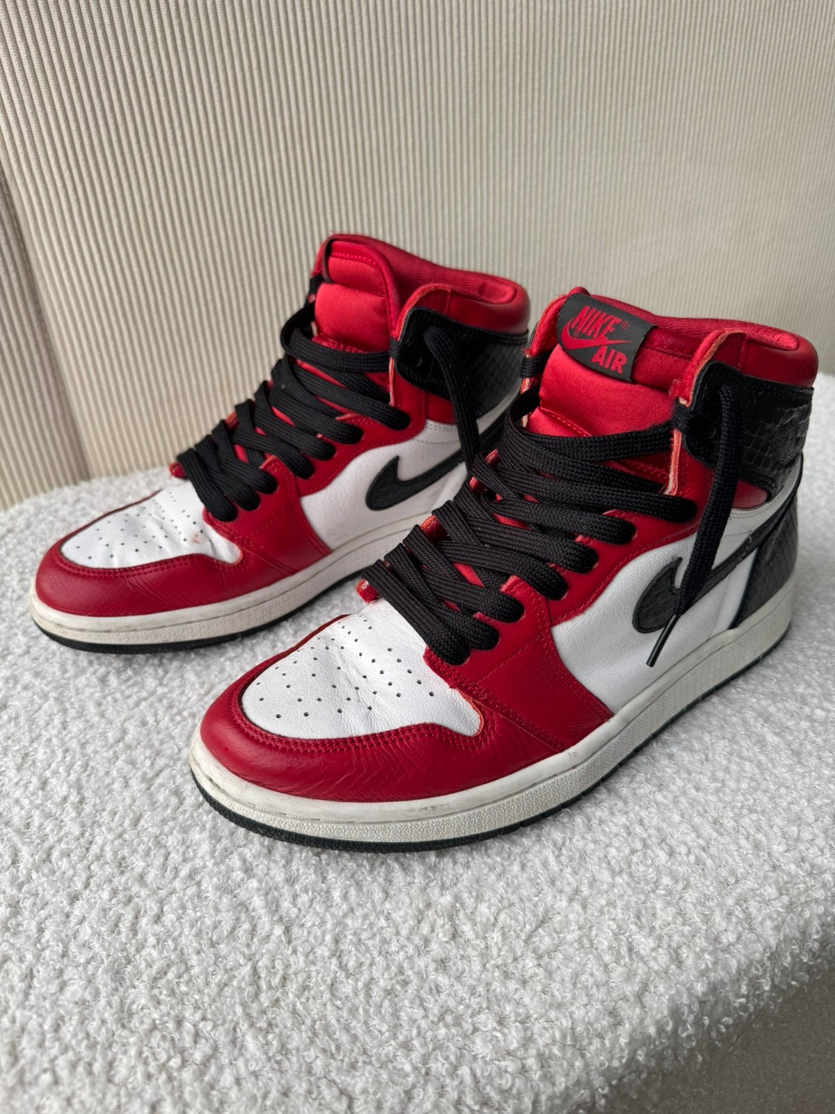Nike jordan high retro, Ophalen of Verzenden, Zo goed als nieuw, Sneakers of Gympen
