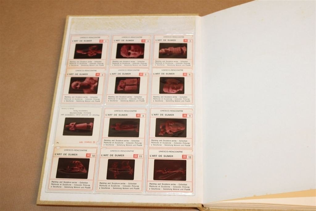L\'Art de Sumer — Sumerische Kunst UNESCO met Dia\'s 1971, Boeken, Ophalen of Verzenden, Gelezen