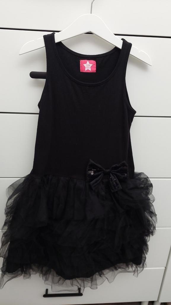 Zwart jurkje met tule en strik - Maat 128/134, Kinderen en Baby's, Kinderkleding | Maat 128, Gebruikt, Meisje, Ophalen of Verzenden