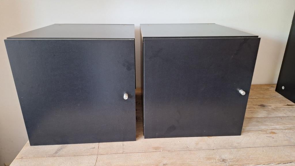 Set van 2 zwarte ikea kallax inzet met deuren voor 10 euro, Ophalen, Zo goed als nieuw