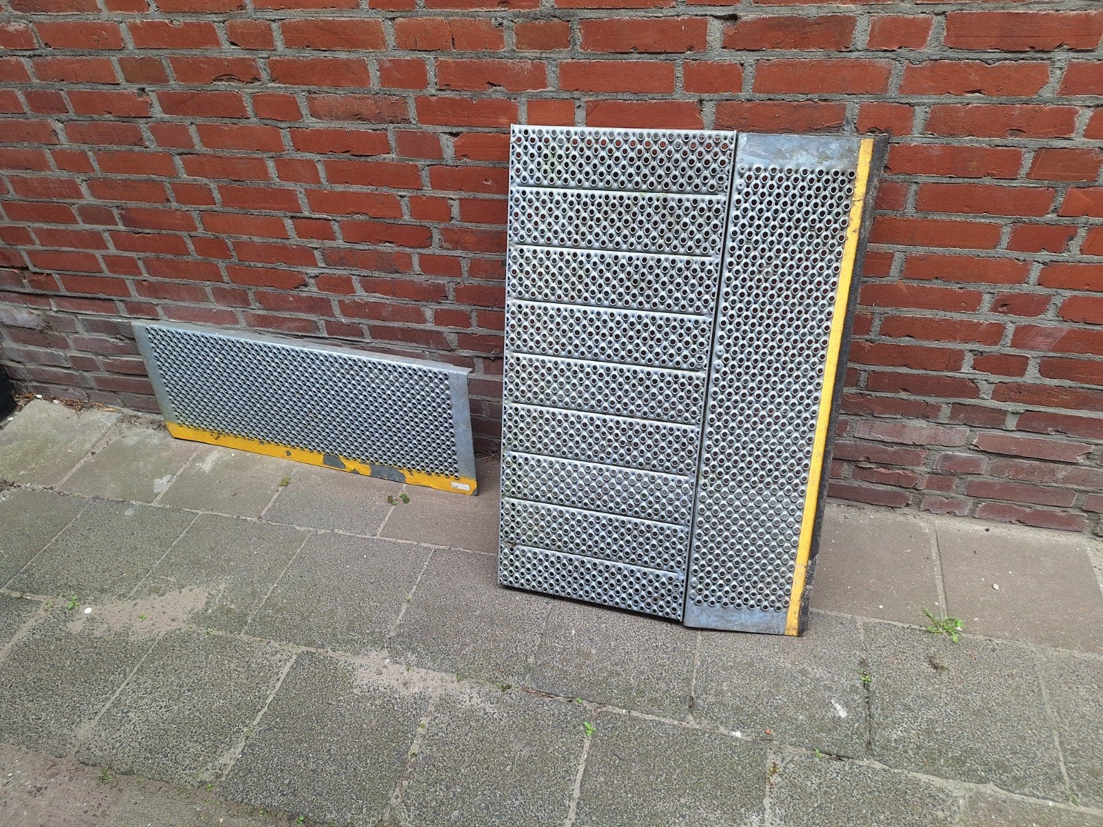 Oprijplaat rolstoel, Ophalen
