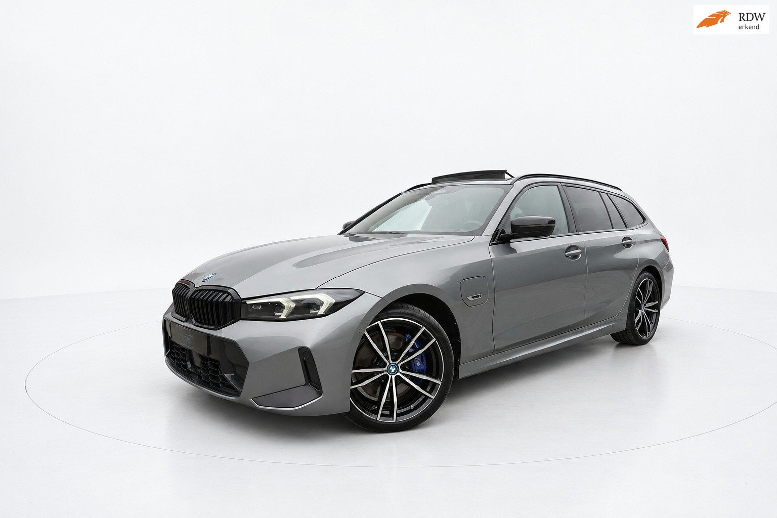 BMW 3-serie Touring 330e M SPORT PANO SFEER CAM HEAD UP, Gebruikt, 4 cilinders, Hybride Elektrisch/Benzine, 3-Serie