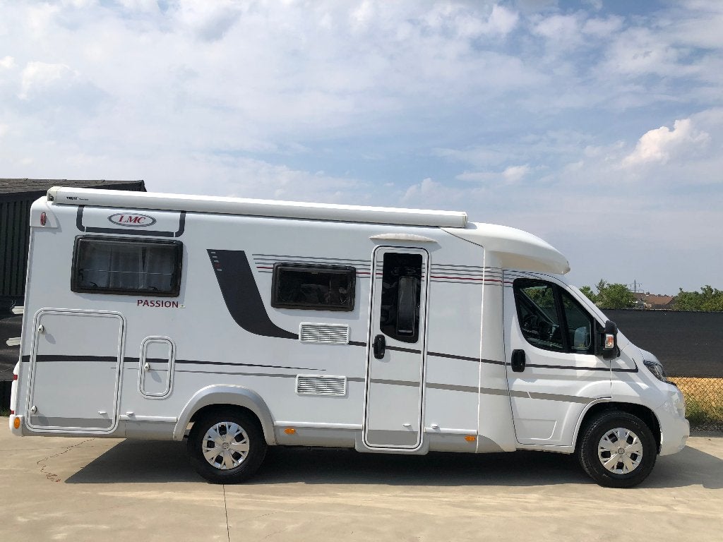Foto 6 van Smetteloze LMC VAN V643 G lengte bedden XL garage 47.000km