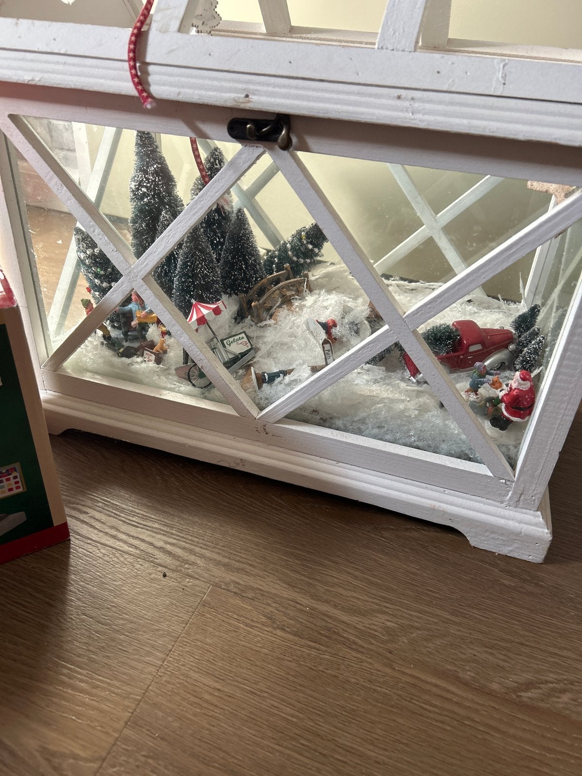 Vitrinekastje met kerstdorp (lemax), Diversen, Ophalen, Zo goed als nieuw